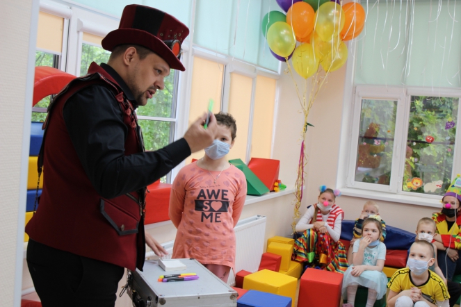 Пациентов онкогематологического отделения Педиатрического университета поздравили с Днем защиты детей 2