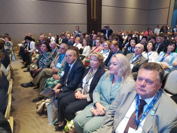 Дмитрий Иванов в рамках Узбекско-российского медицинского форума 3 июня в Самарканде награждён знаком «Отличник здравоохранения Узбекистана» 2