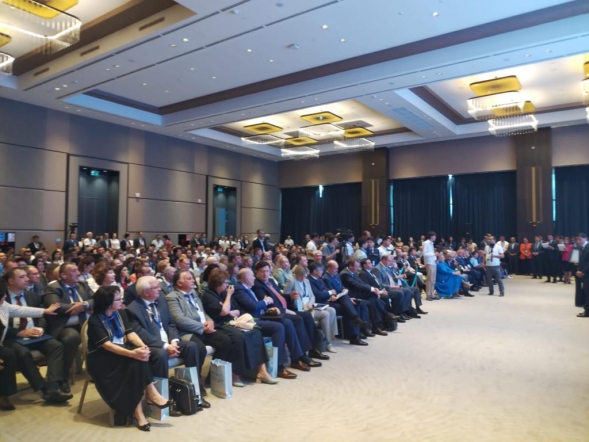 Дмитрий Иванов в рамках Узбекско-российского медицинского форума 3 июня в Самарканде награждён знаком «Отличник здравоохранения Узбекистана» 3