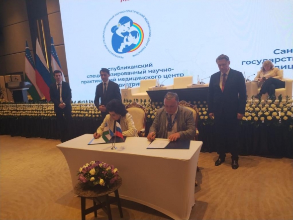 Дмитрий Иванов в рамках Узбекско-российского медицинского форума 3 июня в Самарканде награждён знаком «Отличник здравоохранения Узбекистана» 5