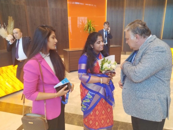 Дмитрий Иванов в рамках Узбекско-российского медицинского форума 3 июня в Самарканде награждён знаком «Отличник здравоохранения Узбекистана» 7