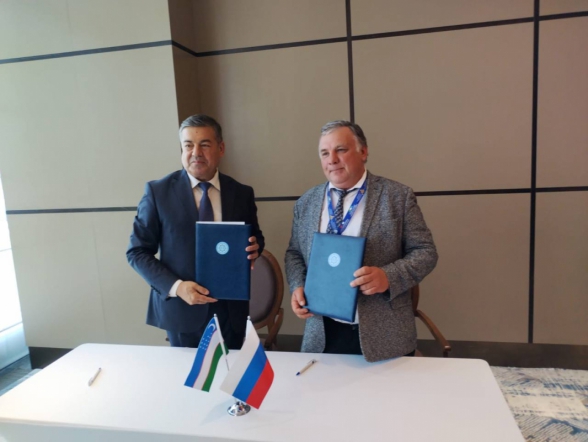 Дмитрий Иванов в рамках Узбекско-российского медицинского форума 3 июня в Самарканде награждён знаком «Отличник здравоохранения Узбекистана» 10