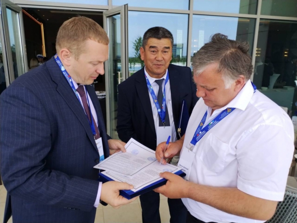 Дмитрий Иванов в рамках Узбекско-российского медицинского форума 3 июня в Самарканде награждён знаком «Отличник здравоохранения Узбекистана» 12