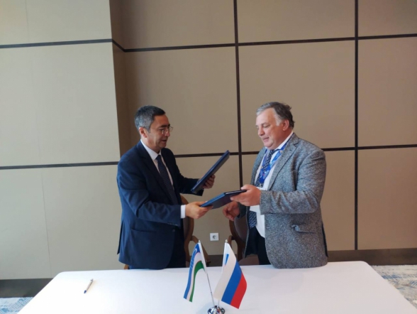 Дмитрий Иванов в рамках Узбекско-российского медицинского форума 3 июня в Самарканде награждён знаком «Отличник здравоохранения Узбекистана» 15