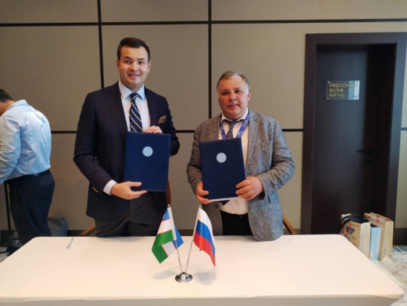 Дмитрий Иванов в рамках Узбекско-российского медицинского форума 3 июня в Самарканде награждён знаком «Отличник здравоохранения Узбекистана» 17