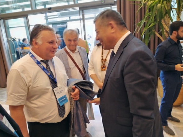 Дмитрий Иванов в рамках Узбекско-российского медицинского форума 3 июня в Самарканде награждён знаком «Отличник здравоохранения Узбекистана» 20