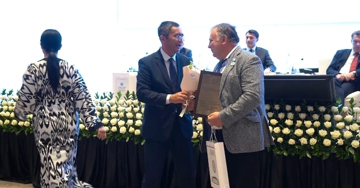 Дмитрий Иванов в рамках Узбекско-российского медицинского форума 3 июня в Самарканде награждён знаком «Отличник здравоохранения Узбекистана» 21