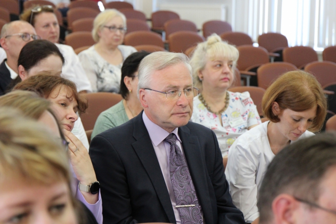 Дмитрий Иванов отметил благодарностями сотрудников Педиатрического университета 2