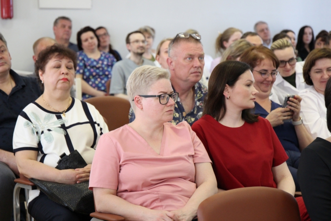 Дмитрий Иванов отметил благодарностями сотрудников Педиатрического университета 4