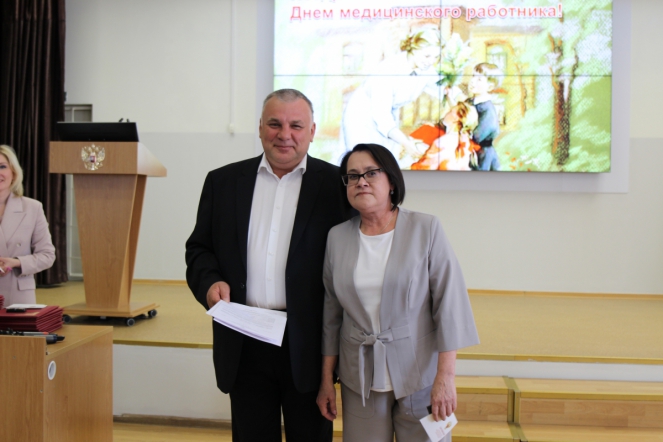 Дмитрий Иванов отметил благодарностями сотрудников Педиатрического университета 7