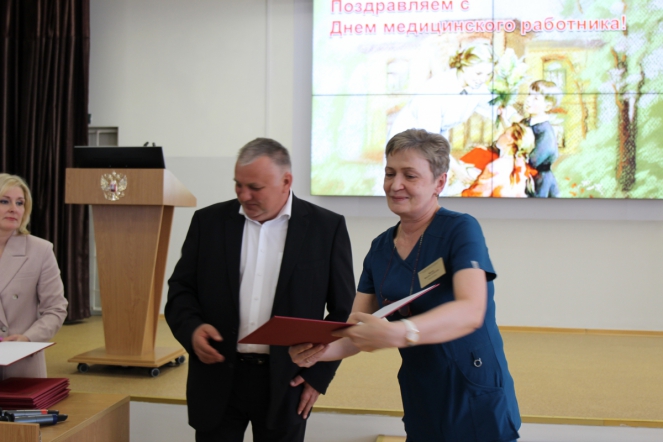 Дмитрий Иванов отметил благодарностями сотрудников Педиатрического университета 8