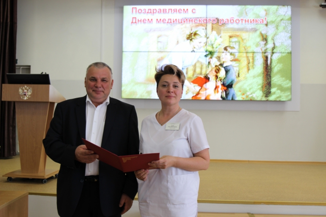 Дмитрий Иванов отметил благодарностями сотрудников Педиатрического университета 10