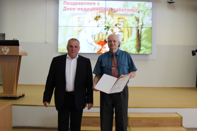 Дмитрий Иванов отметил благодарностями сотрудников Педиатрического университета 12