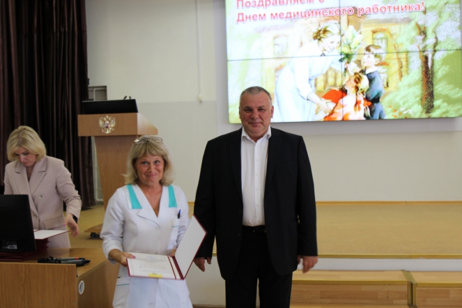 Дмитрий Иванов отметил благодарностями сотрудников Педиатрического университета 13