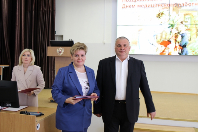 Дмитрий Иванов отметил благодарностями сотрудников Педиатрического университета 16