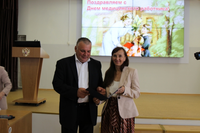 Дмитрий Иванов отметил благодарностями сотрудников Педиатрического университета 21