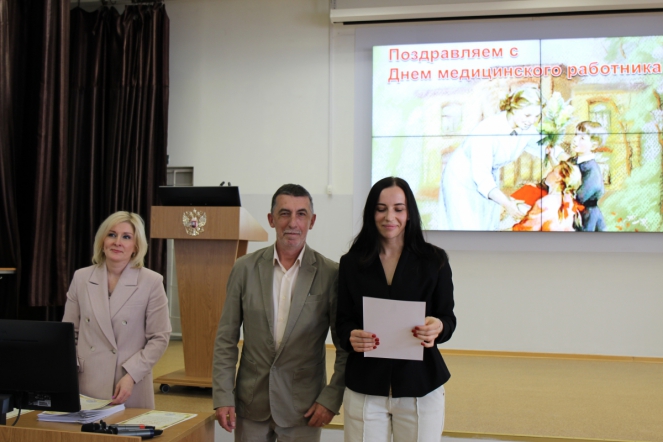 Дмитрий Иванов отметил благодарностями сотрудников Педиатрического университета 22
