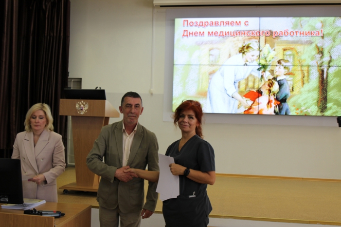 Дмитрий Иванов отметил благодарностями сотрудников Педиатрического университета 26