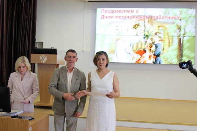 Дмитрий Иванов отметил благодарностями сотрудников Педиатрического университета 29