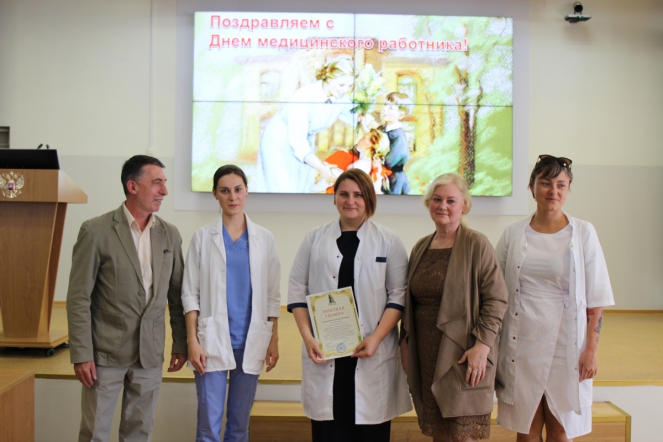 Дмитрий Иванов отметил благодарностями сотрудников Педиатрического университета 38