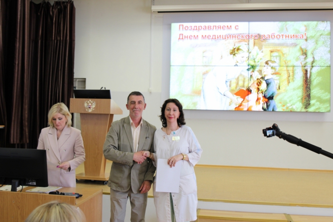 Дмитрий Иванов отметил благодарностями сотрудников Педиатрического университета 48