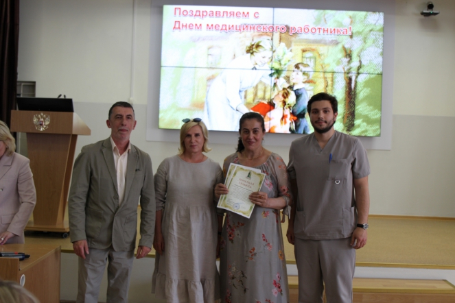 Дмитрий Иванов отметил благодарностями сотрудников Педиатрического университета 51