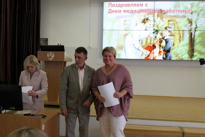 Дмитрий Иванов отметил благодарностями сотрудников Педиатрического университета 52