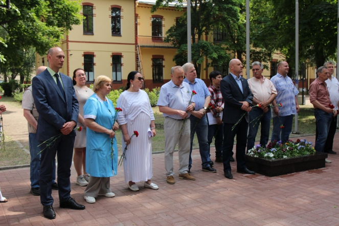 Педиатрический университет присоединился к всероссийской акции «Минута молчания» 14