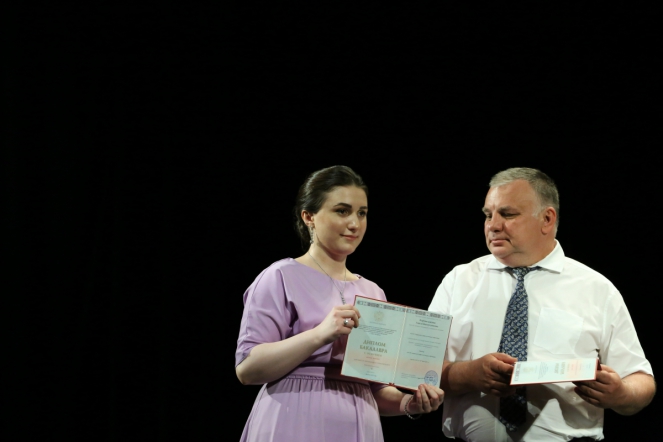 В Педиатрическом университете вручили дипломы выпускникам 6