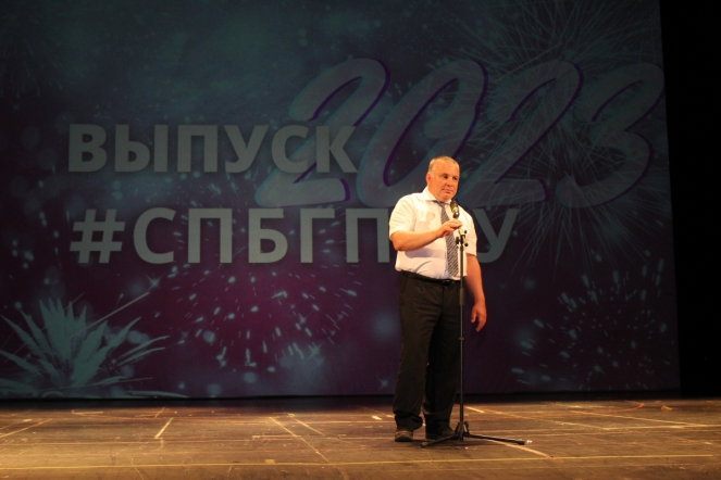 В Педиатрическом университете вручили дипломы выпускникам 60