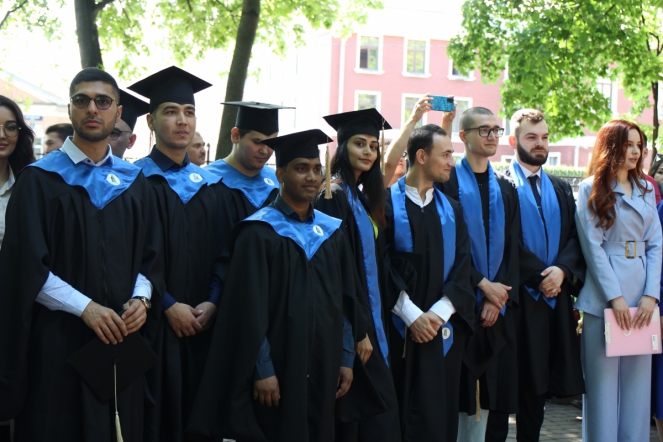 Иностранным выпускникам Педиатрического университета вручили дипломы о высшем образовании