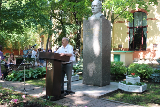 Иностранным выпускникам Педиатрического университета вручили дипломы о высшем образовании 10