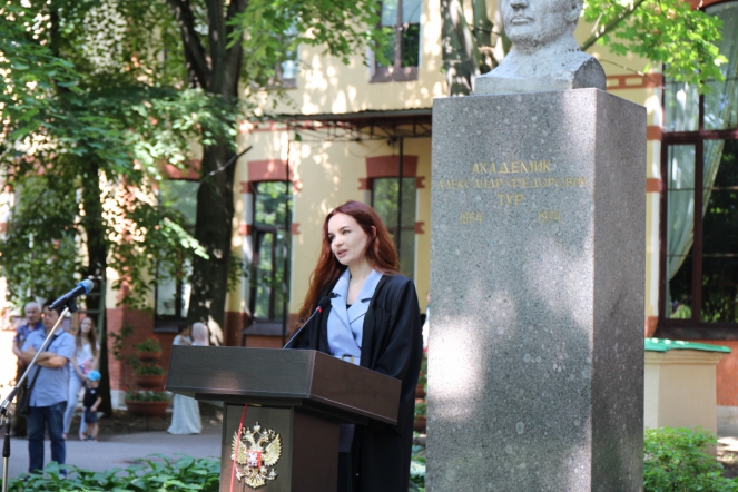 Иностранным выпускникам Педиатрического университета вручили дипломы о высшем образовании 13