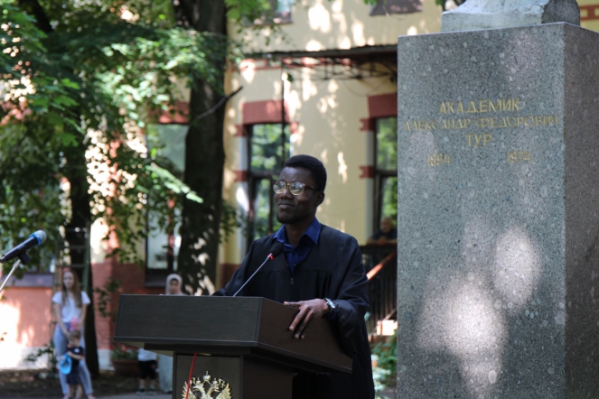 Иностранным выпускникам Педиатрического университета вручили дипломы о высшем образовании 14