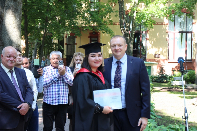 Иностранным выпускникам Педиатрического университета вручили дипломы о высшем образовании 22