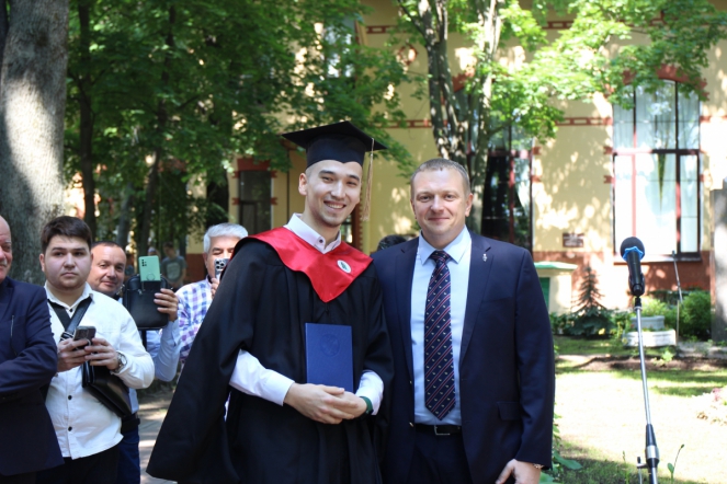 Иностранным выпускникам Педиатрического университета вручили дипломы о высшем образовании 23