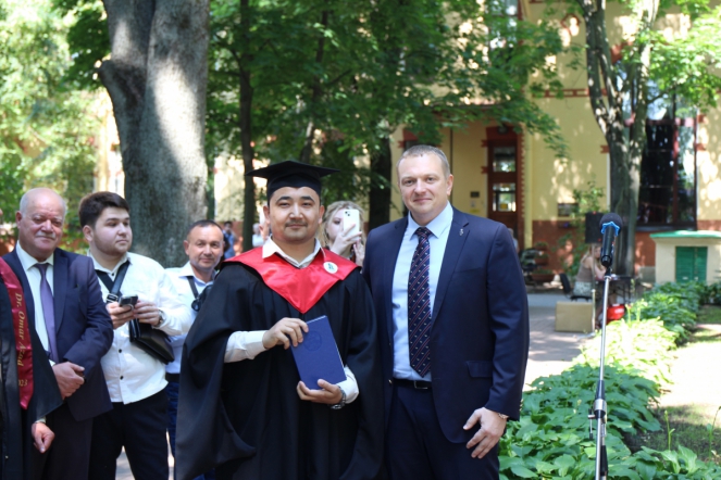 Иностранным выпускникам Педиатрического университета вручили дипломы о высшем образовании 24