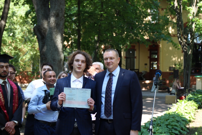 Иностранным выпускникам Педиатрического университета вручили дипломы о высшем образовании 34