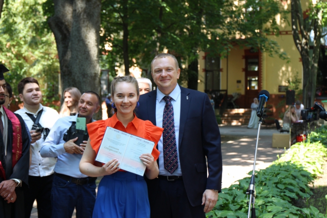 Иностранным выпускникам Педиатрического университета вручили дипломы о высшем образовании 40