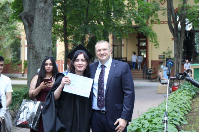 Иностранным выпускникам Педиатрического университета вручили дипломы о высшем образовании 59