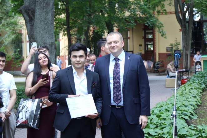 Иностранным выпускникам Педиатрического университета вручили дипломы о высшем образовании 60