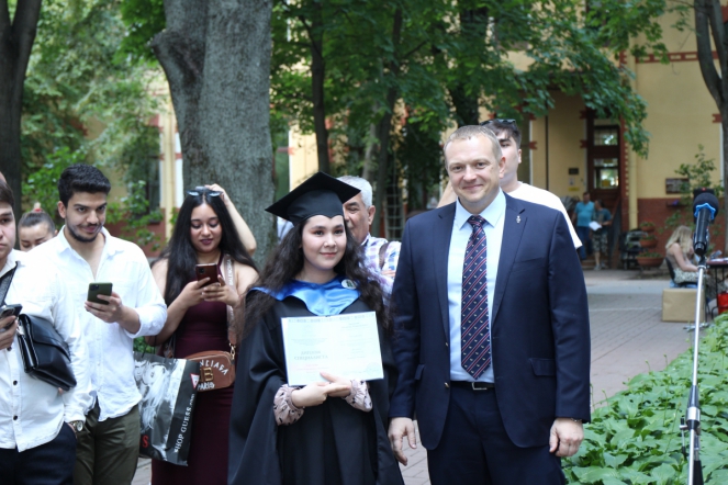 Иностранным выпускникам Педиатрического университета вручили дипломы о высшем образовании 61