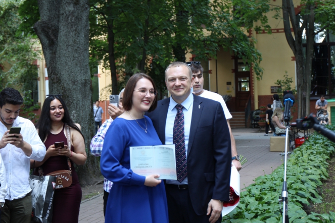 Иностранным выпускникам Педиатрического университета вручили дипломы о высшем образовании 62