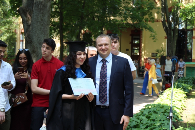 Иностранным выпускникам Педиатрического университета вручили дипломы о высшем образовании 68