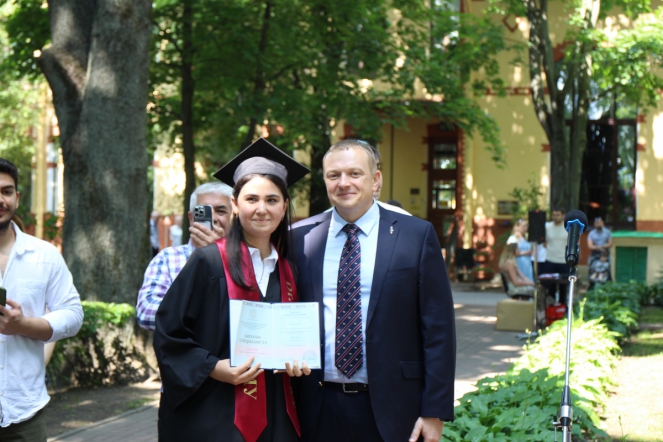 Иностранным выпускникам Педиатрического университета вручили дипломы о высшем образовании 74