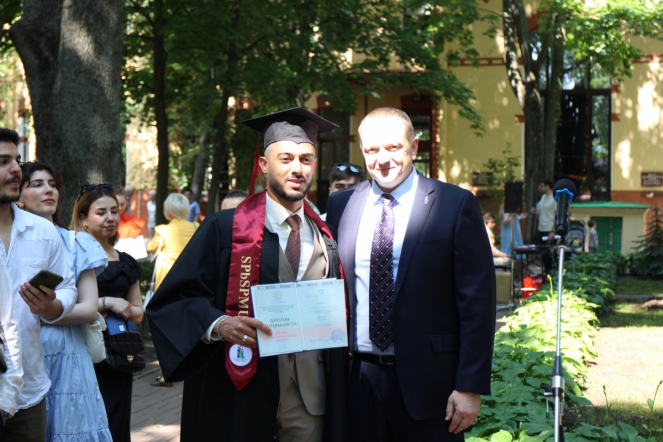 Иностранным выпускникам Педиатрического университета вручили дипломы о высшем образовании 85