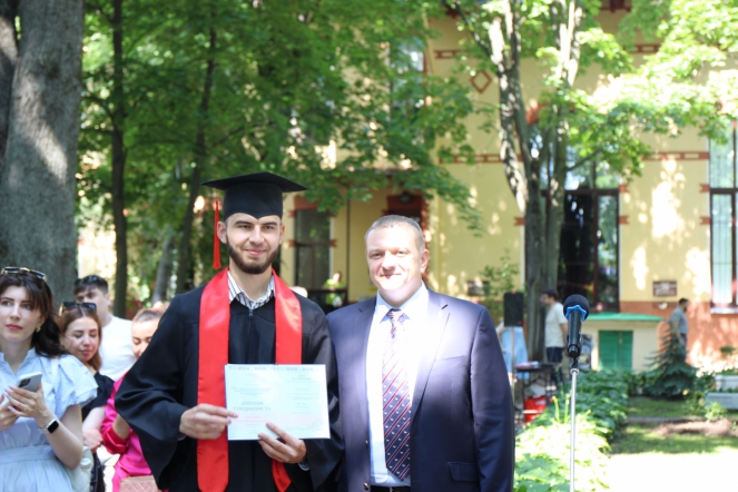 Иностранным выпускникам Педиатрического университета вручили дипломы о высшем образовании 88