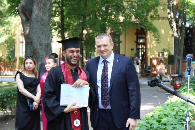 Иностранным выпускникам Педиатрического университета вручили дипломы о высшем образовании 97