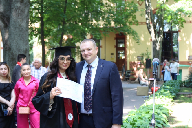 Иностранным выпускникам Педиатрического университета вручили дипломы о высшем образовании 98