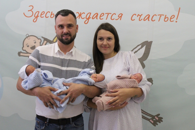 Накануне Дня семьи, любви и верности из Перинатального центра Педиатрического университета выписали тройняшек 3